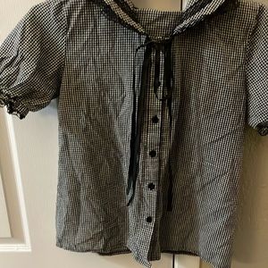 Button up black and white blouse
